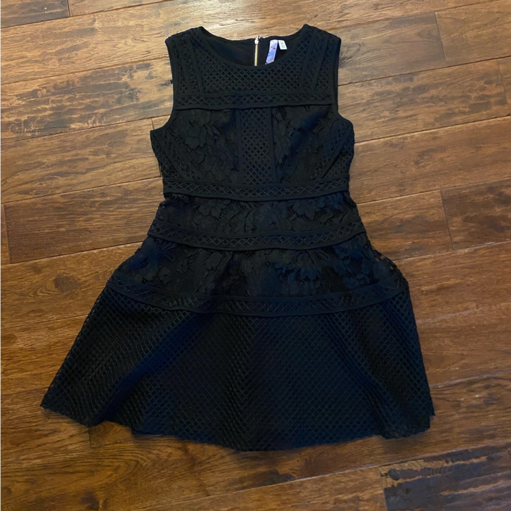 Alya Elegant Black Lace Mini Dress